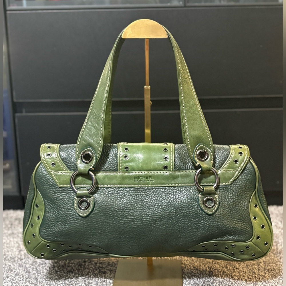 Michael Kors vintage two-tone green pebbled leather hobo with grommets. - Picture 6 of 14